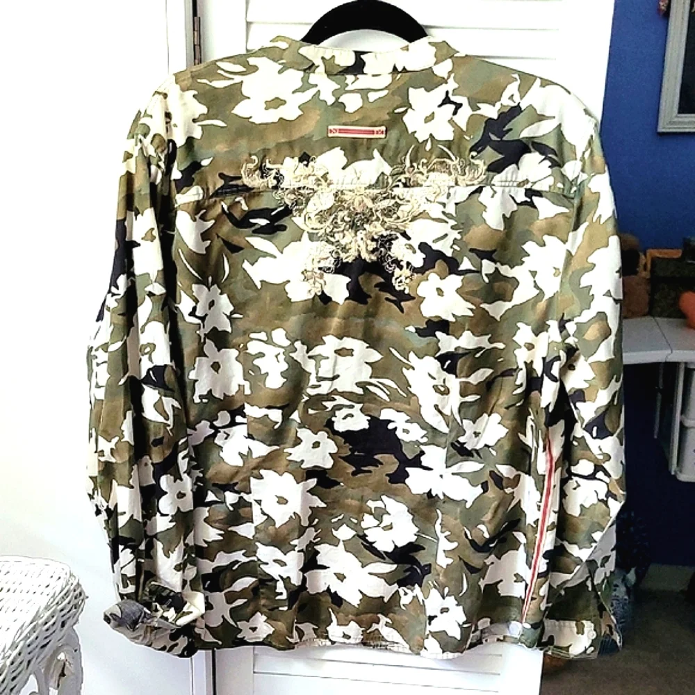 Chico's Camouflage Floral Shirt with Embroidery 3=16/XL - Picture 7 of 8